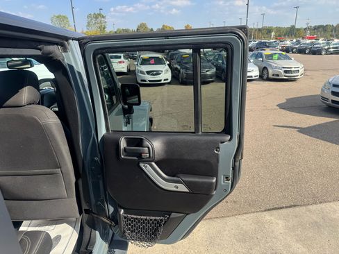 Used 2015 Jeep Wrangler Unlimited Sahara w/ Dual Top Group image 17