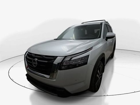 Used 2025 Nissan Pathfinder Platinum w/ Cargo Package FWD image 10