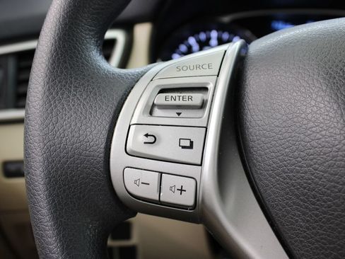 Used 2016 Nissan Rogue SV FWD image 25