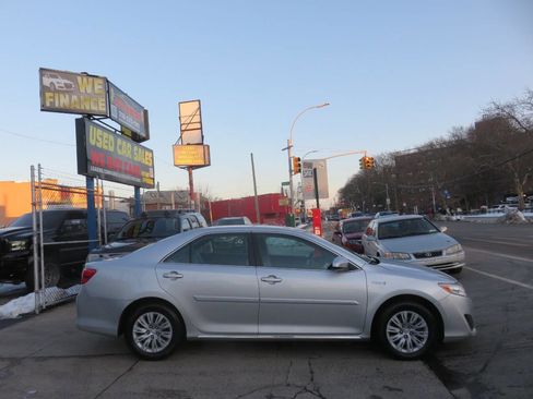 Used 2012 Toyota Camry LE image 9