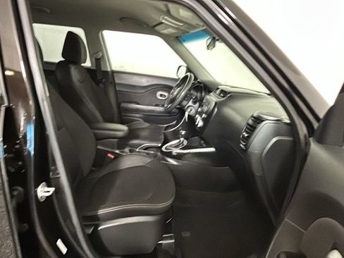 Used 2019 Kia Soul FWD image 32