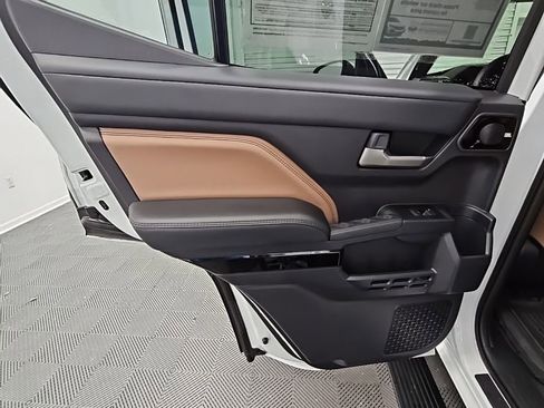 Used 2025 Toyota 4Runner Limited image 38