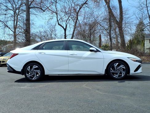 Certified 2024 Hyundai Elantra Limited image 6