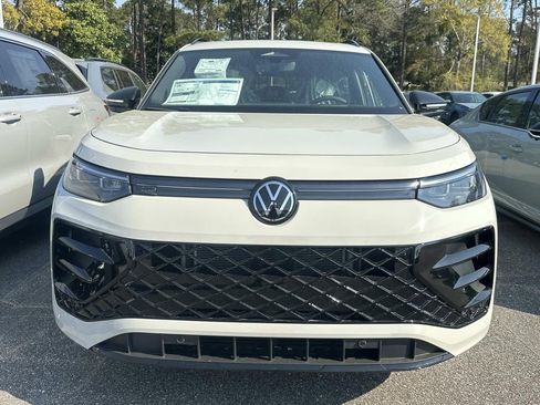 New 2026 Volkswagen Tiguan SE R-Line FWD image 2