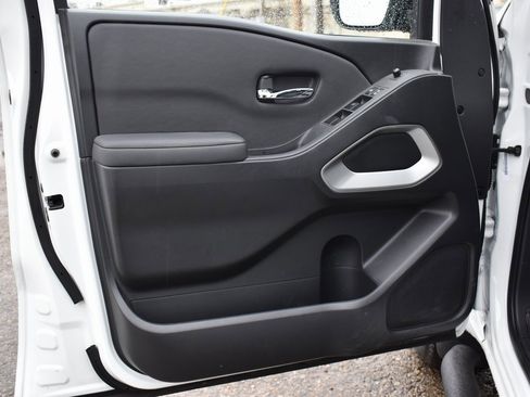 Used 2022 Nissan Frontier SV w/ Technology Package image 8