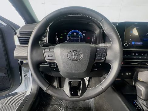 Used 2025 Toyota Camry SE FWD image 16