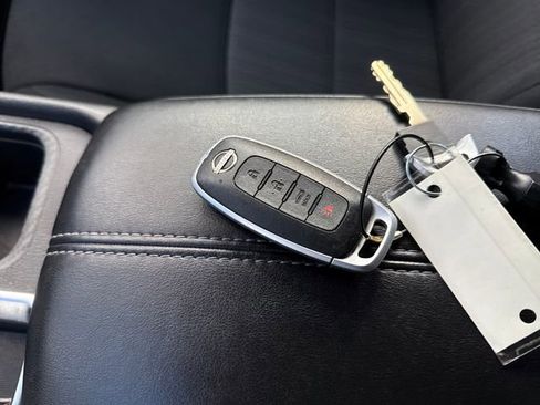 Used 2024 Nissan Sentra SV image 11