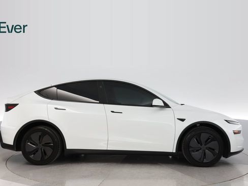 Used 2026 Tesla Model Y AWD image 13