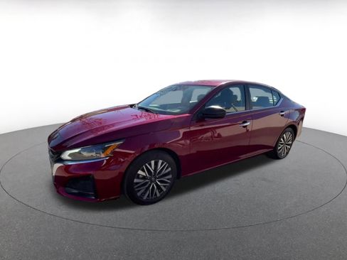 Used 2025 Nissan Altima 2.5 SV image 7