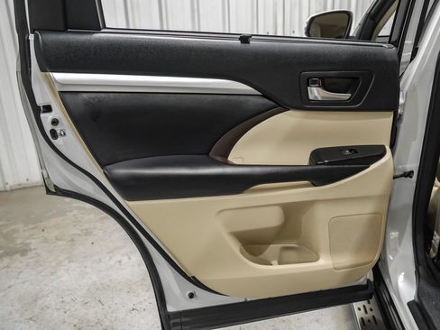 Used 2018 Toyota Highlander XLE FWD image 44