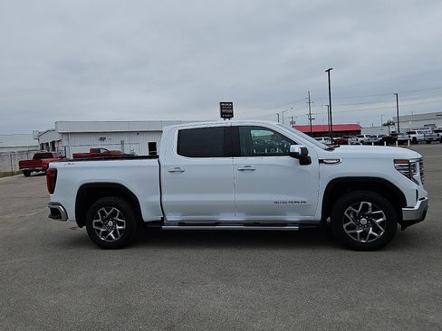 New 2026 GMC Sierra 1500 SLT image 6