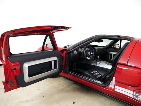 Used 2006 Ford GT RWD image 13
