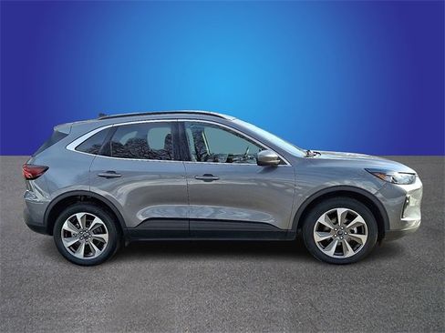 Used 2024 Ford Escape Platinum image 3