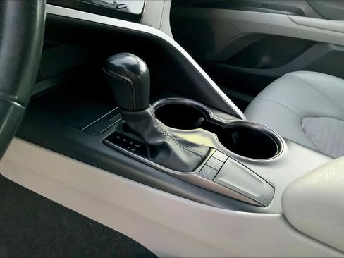 Used 2023 Toyota Camry SE image 15