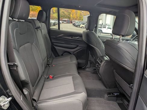 Certified 2025 Jeep Grand Cherokee Laredo X w/ Luxury Tech Group I image 28