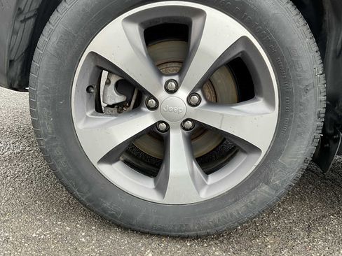 Used 2021 Jeep Cherokee Limited image 11