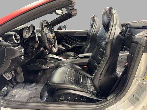 Used 2016 Ferrari California T image 15