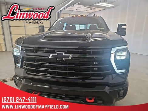 Used 2025 Chevrolet Silverado 2500 LT w/ Trail Boss Package AWD/4WD image 3