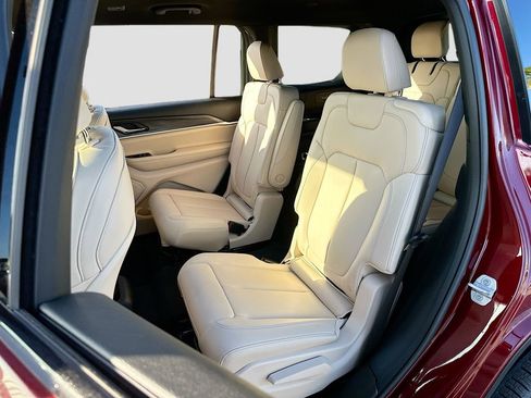 Used 2025 Jeep Grand Cherokee L Limited w/ Black Appearance Package image 24