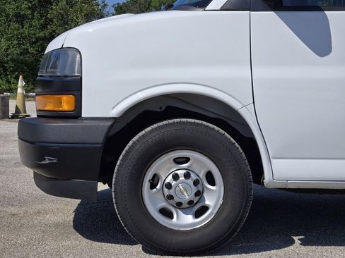 Used 2021 Chevrolet Express 2500 RWD image 8