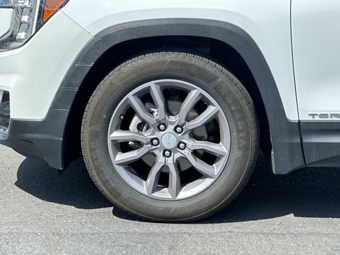 Used 2024 GMC Terrain SLT image 24