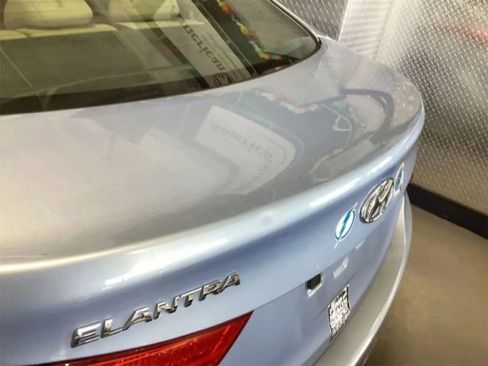 Used 2012 Hyundai Elantra GLS FWD image 24