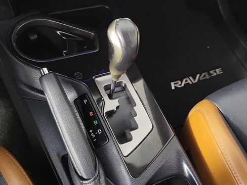 Used 2018 Toyota RAV4 SE w/ Power Extra Value Package FWD image 32