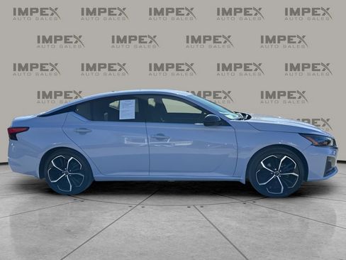 Used 2024 Nissan Altima 2.5 SR w/ SR Premium Package image 6