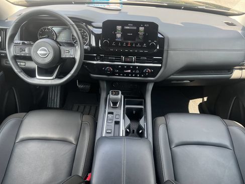 Used 2025 Nissan Pathfinder SL FWD image 1