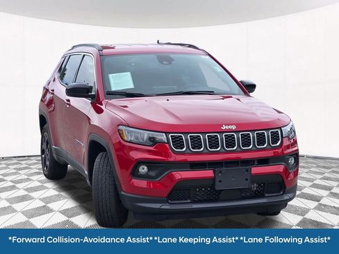Used 2025 Jeep Compass Latitude AWD/4WD image 7