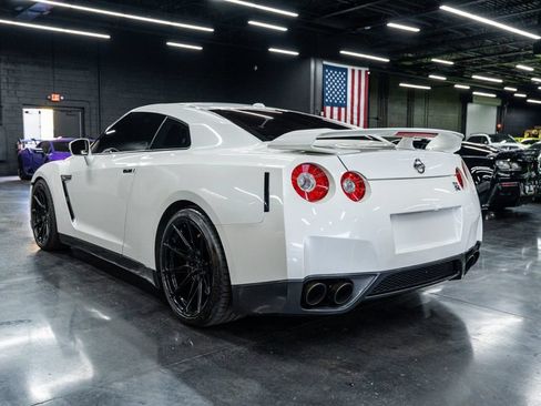 Used 2010 Nissan GT-R Premium AWD/4WD image 16