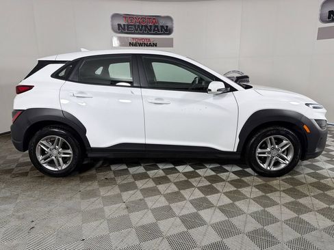 Used 2023 Hyundai Kona SE FWD image 2