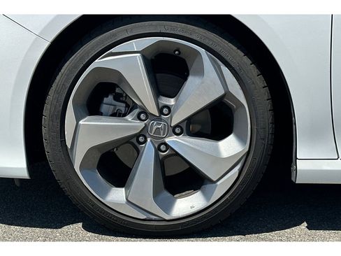 Used 2018 Honda Accord Touring image 7