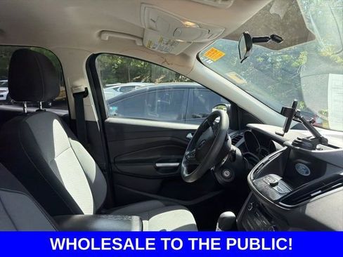 Used 2017 Ford Escape SE w/ Equipment Group 201A FWD image 9