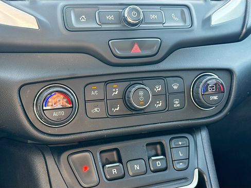 Used 2020 GMC Terrain SLE w/ Driver Convenience Package FWD image 31