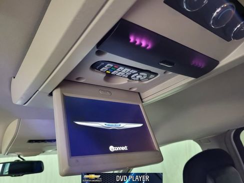 Used 2015 Chrysler Town & Country Touring w/ Driver Convenience Group image 6