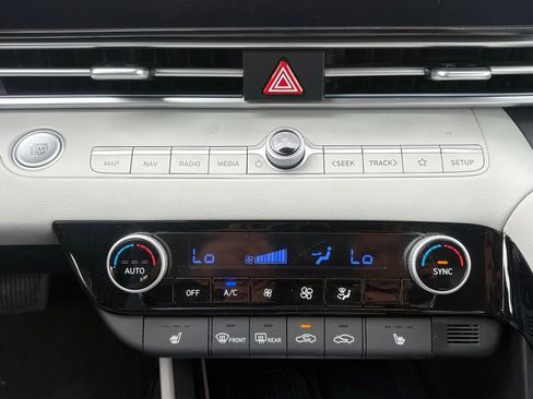 Used 2024 Hyundai Elantra Limited FWD image 22