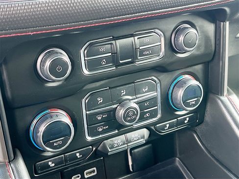 Used 2023 Chevrolet Suburban RST w/ Luxury Package image 15