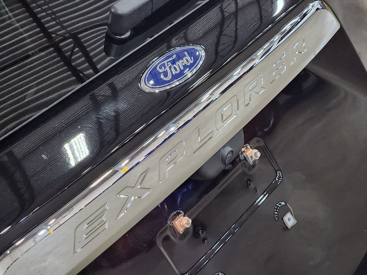 Used 2024 Ford Explorer XLT w/ Equipment Group 202A RWD image 25