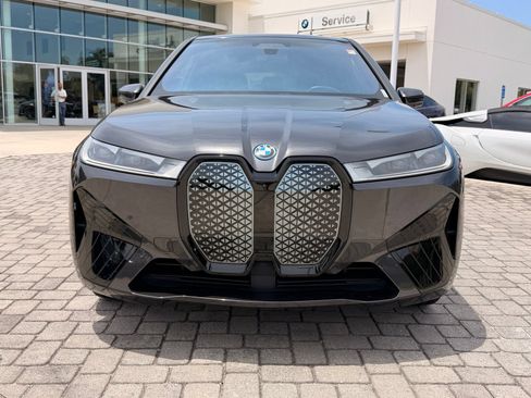 Used 2024 BMW iX xDrive50 w/ Sport Package AWD/4WD image 6