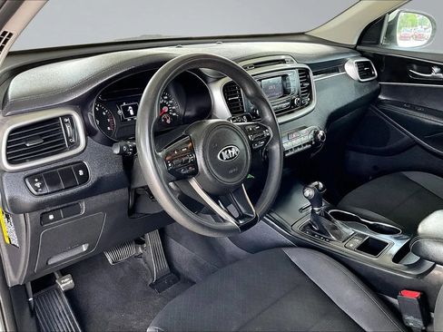 Used 2017 Kia Sorento AWD image 14