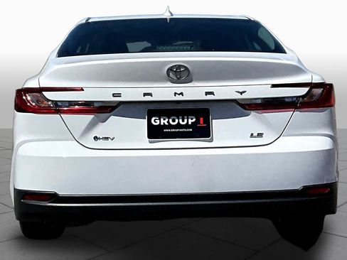 Used 2025 Toyota Camry LE image 5