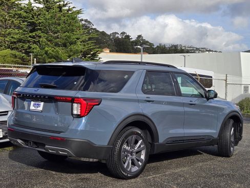 New 2026 Ford Explorer Active w/ Active Comfort Package image 4