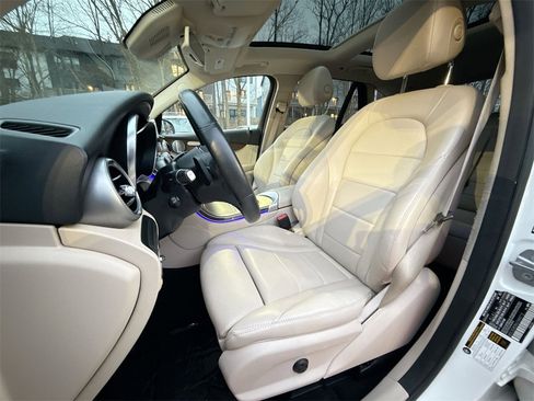 Used 2020 Mercedes-Benz GLC 300 4MATIC w/ Parking Assistance Package image 13