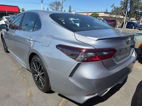 Used 2022 Toyota Camry SE image 6