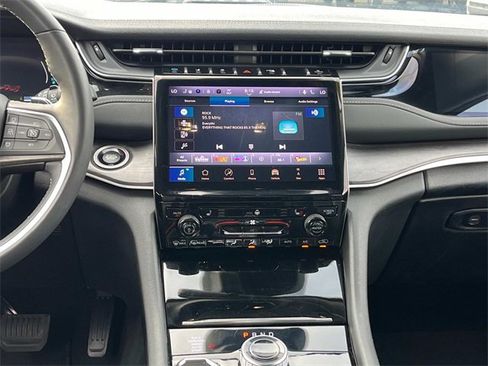 Used 2023 Jeep Grand Cherokee 4WD 4xe image 15