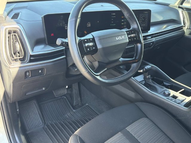 Used 2026 Kia Sorento LX FWD image 16