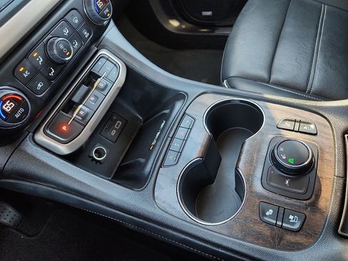 Used 2023 GMC Acadia Denali image 25