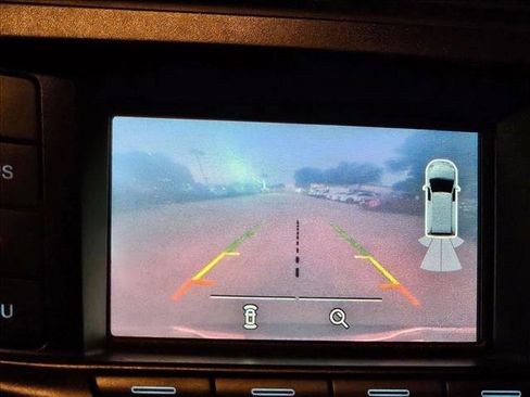 Used 2018 Ford Explorer XLT image 15