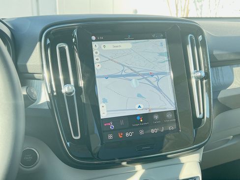 New 2026 Volvo XC40 B4 Plus w/ Protection Package Premier image 20